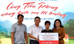 Phát động Chương trình 'Cùng Tiền Phong nâng bước em tới trường'