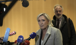 Lãnh đạo cực hữu Le Pen của Pháp ra tòa, phủ nhận cáo buộc biển thủ tiền của EU