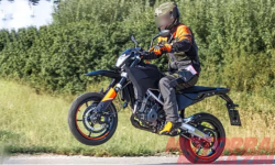 KTM 390 SMC R 2025: Siêu phẩm Supermoto mới lộ diện với nhiều cải tiến