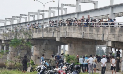 Hà Tĩnh: Ngồi chơi ở chân cầu bị ngã rơi xuống sông Nghèn, một thiếu niên bị đuối nước