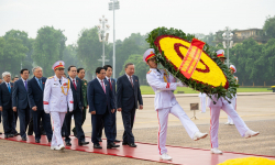 Lãnh đạo Đảng, Nhà nước và đại biểu Quốc hội vào Lăng viếng Chủ tịch Hồ Chí Minh trước Kỳ họp thứ 8