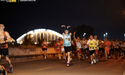 Phạm Tiến Sản vô địch cự ly 42 km tại Longbien Marathon 2024