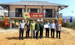 Lào Cai: Bộ đội Binh đoàn 12 xây dựng xong 40 căn nhà sàn mới cho người dân Làng Nủ trước ngày 22/12