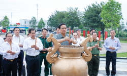 Thủ tướng Phạm Minh Chính dâng hương tại Khu di tích Chi bộ An Nam Cộng sản Đảng ở Cần Thơ