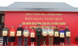 Bộ Quốc phòng bàn giao nhà mới xây và tặng quà cho bà con Làng Nủ (Lào Cai)