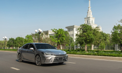 Giá lăn bánh Toyota Camry 2024 cao nhất hơn 1,7 tỷ đồng tại Hà Nội