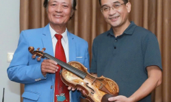 Độc đáo cây đàn violin bằng sứ ở Trung tâm Bảo tồn Du tích cố đô Huế