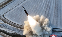 Ông Kim Jong Un giám sát vụ phóng tên lửa xuyên lục địa Hwasong-18