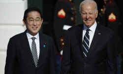 Thủ tướng Nhật Bản cảnh báo thế giới về 'bước ngoặt lịch sử' trước khi gặp ông Biden