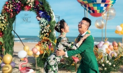Chất chơi như vợ chồng Minh Nhựa tổ chức tiệc 8 năm yêu nhau trên bãi biển, tặng quà lên đến 12 tỷ