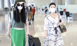 Thời trang sân bay của Phạm Băng Băng gây khó hiểu với phong cách lạ