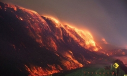 Lạ lùng ngọn núi Burning cháy suốt 6.000 năm gắn với truyền thuyết về những giọt nước mắt rực lửa