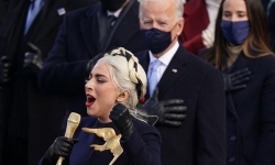Lady Gaga biểu diễn quốc ca Mỹ trong lễ nhậm chức của Tổng thống Joe Biden