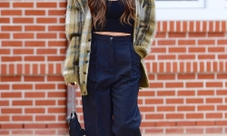 Megan Fox hứng chỉ trích vì không đeo khẩu trang dạo phố