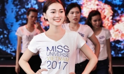 Thí sinh Hoa hậu Hoàn vũ Việt Nam miệt mài tập luyện cho đêm Bán kết
