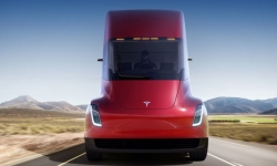Tesla công bố giá xe tải Semi, dao động từ 150.000 USD đến 200.000 USD
