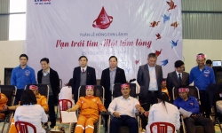 Cán bộ, công nhân Điện lực Hà Tĩnh tham gia Tuần lễ hồng EVN