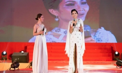 Ngắm nhìn Hoa hậu H'Hen Niê khoe dáng trong váy trắng đầy quyến rũ