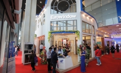 Cửa thông minh Eurowindow thu hút khách tại Vietbuild 2018