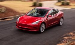 Model 3 không đạt mục tiêu sản xuất, cổ phiếu Tesla vẫn tăng