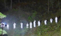 Hình ảnh 10 cô gái mặc áo dài trắng gây tranh cãi - tỉnh Hà Tĩnh nói gì?