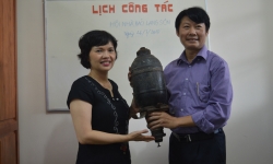 Báo chí Lạng Sơn hiến tặng hàng trăm hiện vật quý cho Bảo tàng Báo chí Việt Nam