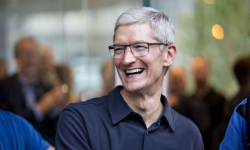Tim Cook nhận thưởng lớn khi chèo lái Apple cập bến 1000 tỷ USD