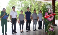 Đoàn công tác Báo Nhà báo & Công luận dâng hương tại Khu di tích Ngã ba Đồng Lộc