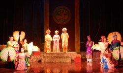 Sân khấu truyền thống: Tình yêu và những lo toan
