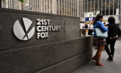 Fox sẽ bán cổ phần tại Sky của mình cho Comcast