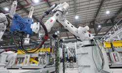 Khám phá 'Thế giới Robot' tại nhà máy ô tô VinFast