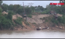 Huyện Thanh Chương (Nghệ An): Cát tặc vô tư đục khoét sông Lam khiến người dân bức xúc 
