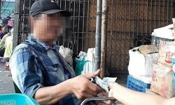 Khởi tố, bắt tạm giam 3 đối tượng trong vụ “bảo kê” tại chợ Long Biên