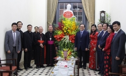 Bí thư Thành ủy Hoàng Trung Hải chúc mừng Giáng sinh Tòa Tổng giám mục Hà Nội 