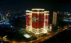 Việt Nam vô địch, các tòa cao ốc của Sunshine Group “bão xuyên đêm” bằng đèn Led rực rỡ