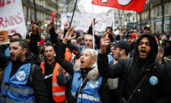 Paris: Người biểu tình đụng độ với cảnh sát