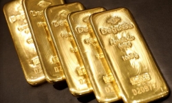 Giá vàng thế giới 16/10: Vàng giảm khi đồng đô la tăng giá