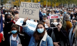 Cảnh sát Pháp mở rộng điều tra vụ giáo viên bị chặt đầu
