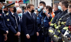 Tổng thống Pháp khẳng định không đầu hàng trước khủng bố