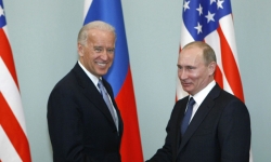 Ông Biden đề nghị gặp ông Putin trong những tuần tới