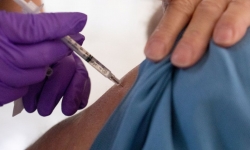WHO sửa đổi các khuyến nghị vắc xin COVID-19