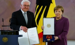 Cựu Thủ tướng Merkel được trao huân chương hàng đầu nước Đức