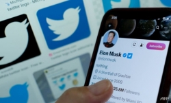 Twitter khôi phục lại 'tích xanh' cho một số tờ báo và người nổi tiếng