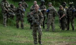 Nhóm chiến binh thân Ukraine bắt binh lính Nga, tiếp tục tấn công Belgorod