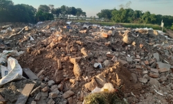 Những đống rác thải “khủng” bủa vây sông Hồng