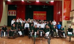 Bộ TT&TT thăm hỏi, tặng quà các anh hùng liệt sỹ và thương bệnh binh tỉnh Phú Thọ