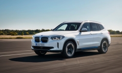 BMW ra mắt mẫu SUV chạy điện đầu tiên