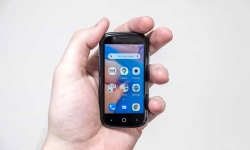Lộ diện chiếc điện thoại chạy Android 10 có kích thước nhỏ nhất thế giới