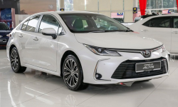 Toyota giảm giá Corolla Altis gần 180 triệu đồng để nhường đường cho phiên bản mới