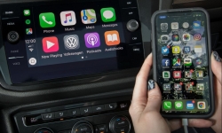 Người dùng iPhone sẽ không thể nghe nhạc trên CarPlay khi cập nhật iOS 13.6
